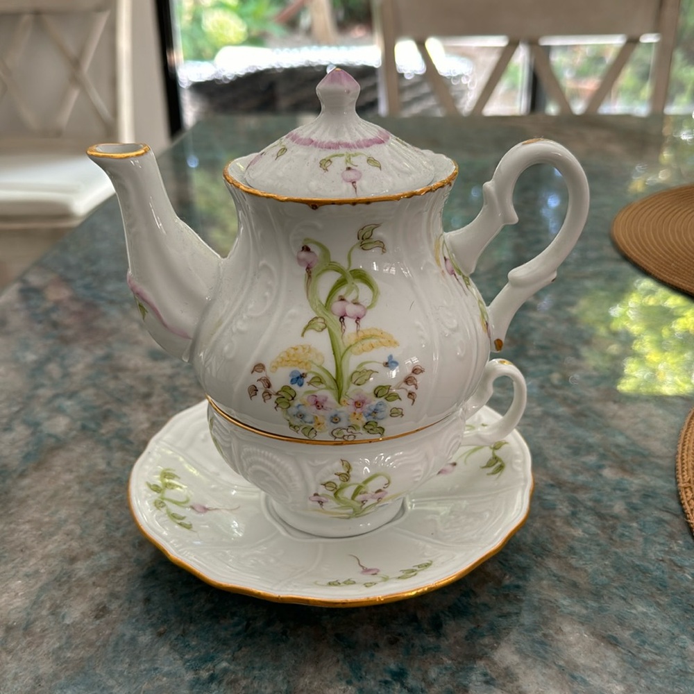 Lissi Kaplan Hand painted tea for one ! So beautiful!